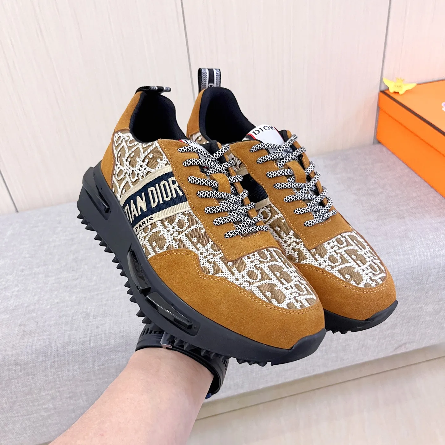 Men's shoes 💰 460 men's shoes 💰【 Dior 】🔥 High-end men's shoes brand official website 1:1 latest masterpiece: the upper is made of frosted cowhide imported from Italy with a comfortable and breathable lining ➕ Made of the original non-slip and wear-resistant outsole 🔥, making walking more convenient and comfortable! An exclusive new model, a stunning work, a beautiful 1:1 replica [color] compared to the official quality! Create a fashionable personality to set off your uniqueness! A must-have for trendy men! Classic 🔥Size: 38-44 Color: 🔥 2⃣️colors available🔥.